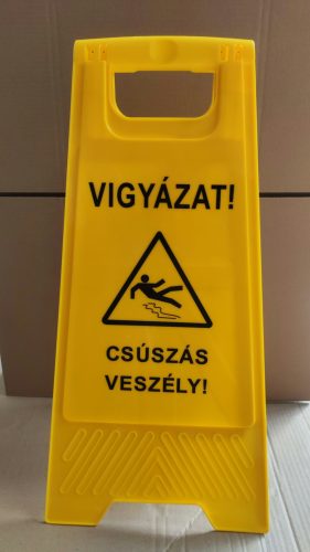 Figyelmeztető tábla magyar nyelvű